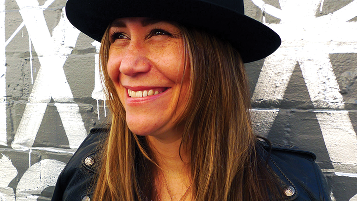 Indie Lee headshot